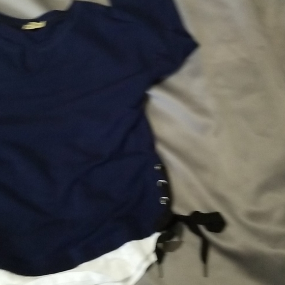 Democracy womens size Medium light sweater - Picture 2 of 4